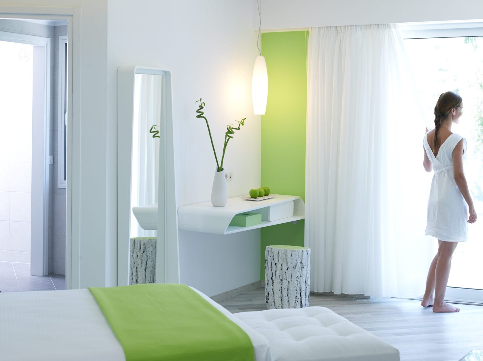 EMERALD-SUITE1-scaled